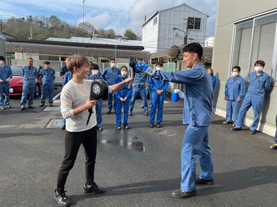 女子プロボクサー 松田恵里選手　いわき工場訪問