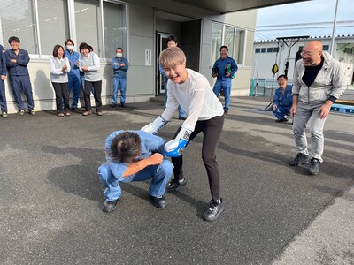 女子プロボクサー 松田恵里選手　いわき工場訪問