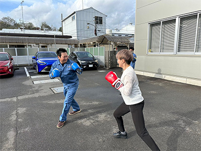 女子プロボクサー 松田恵里選手　いわき工場訪問